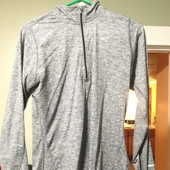 Nike pullover - Picture 2 of 2
